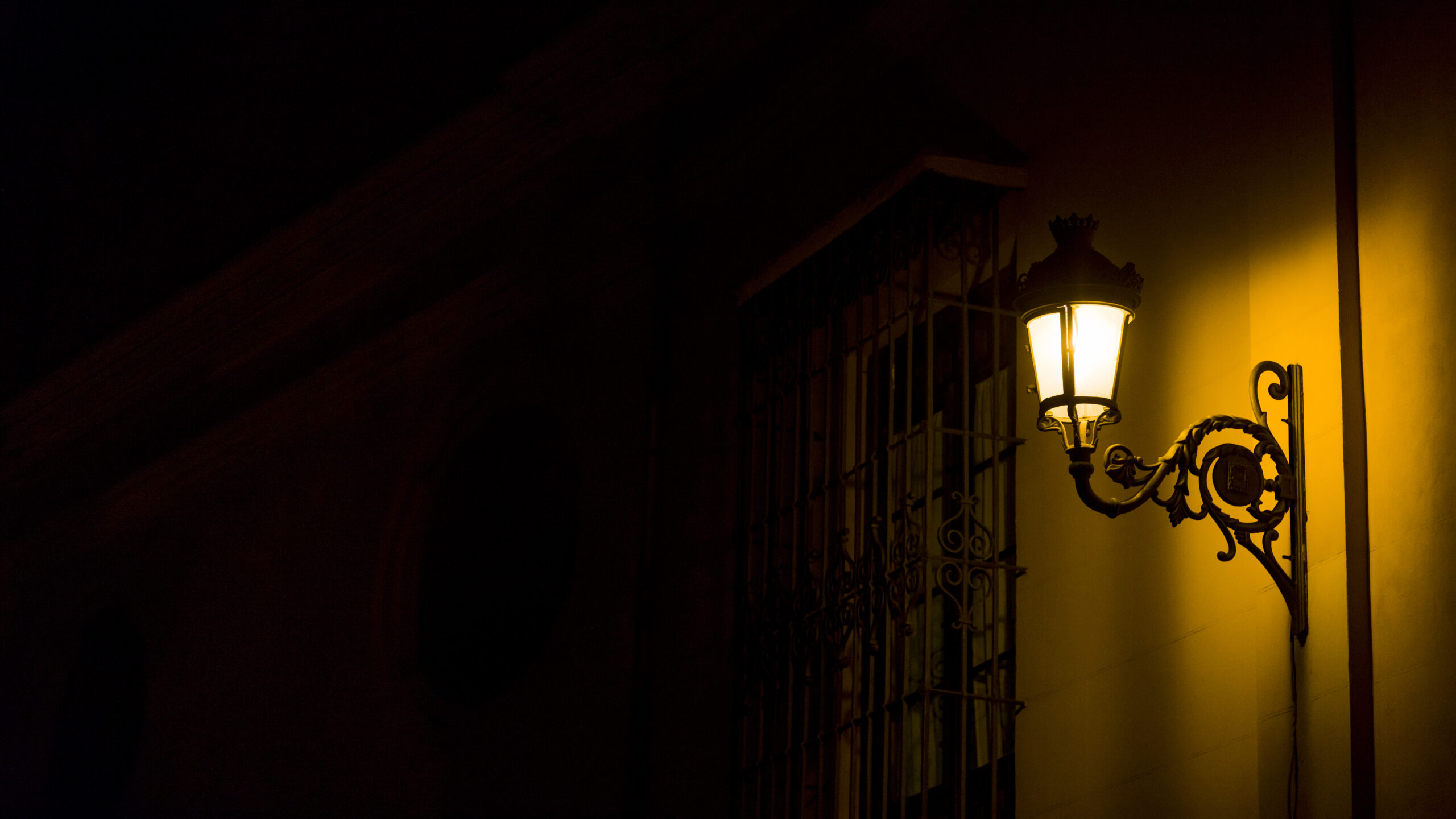 How To Clean Outdoor Light Fixtures? Eco Smart